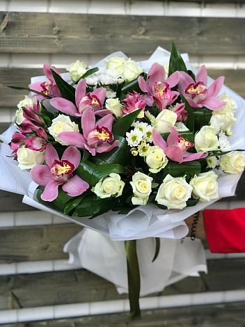 Букет цветов из: Розы и Хризантемы в Петров Вале