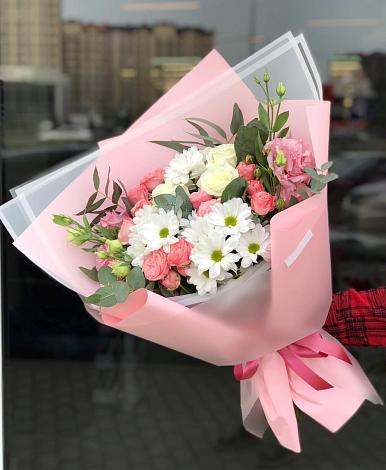Букет цветов из: Розы, Лизиантусы и Хризантемы в Петров Вале